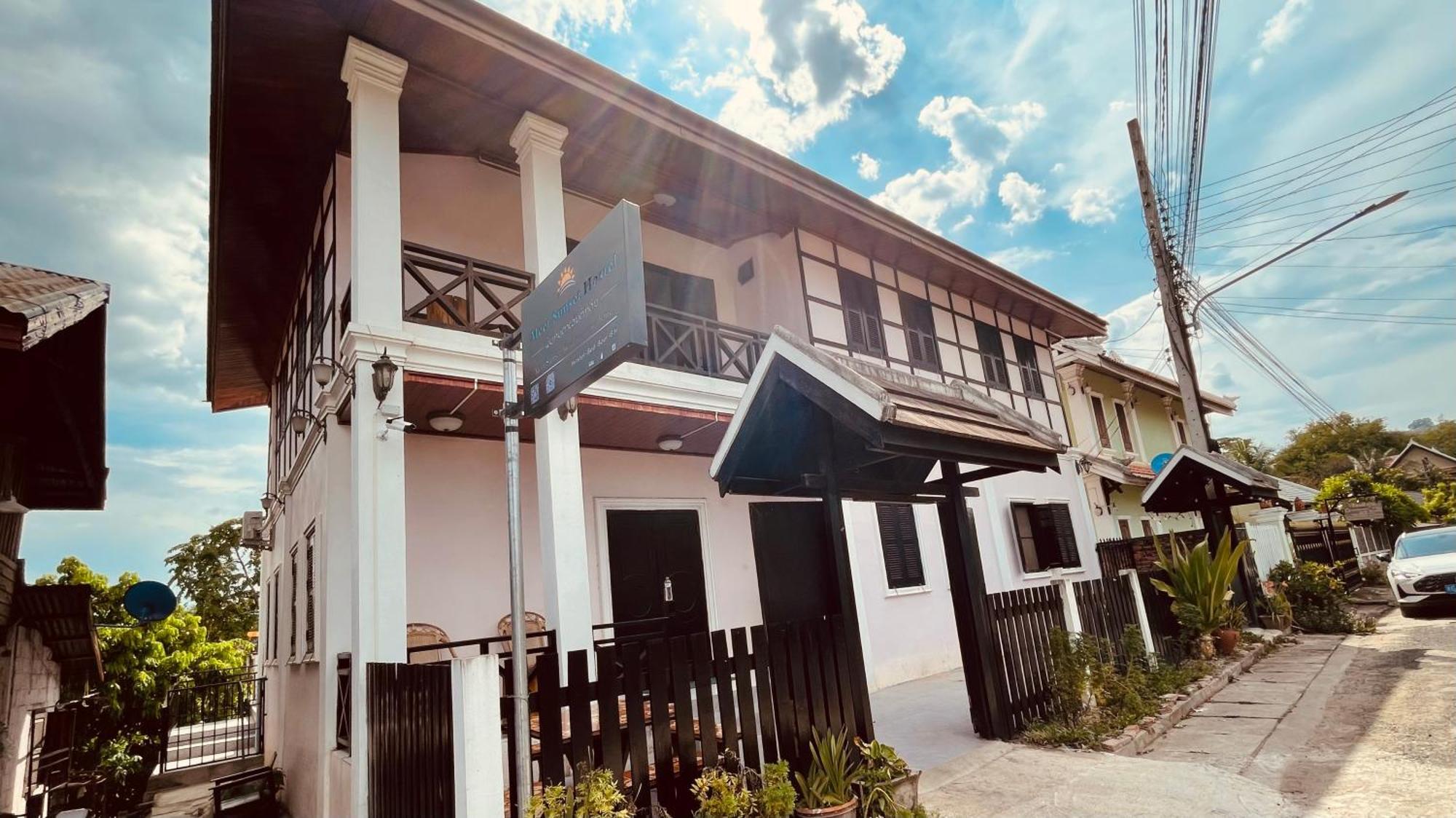 Meet Sunset Hostel Luangprabang Luaran gambar